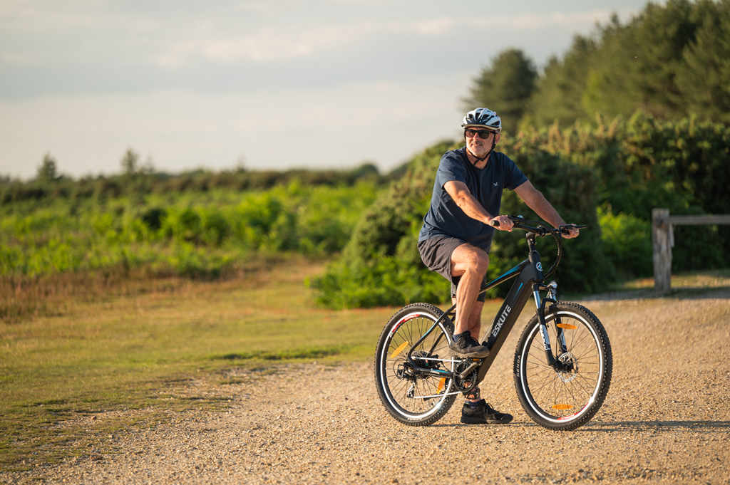 Riding an electric bike online