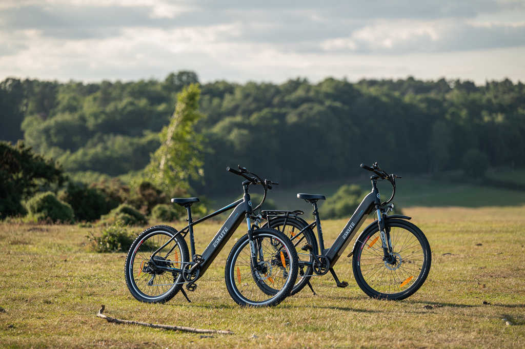 Eskute e-bikes are on the grasslands