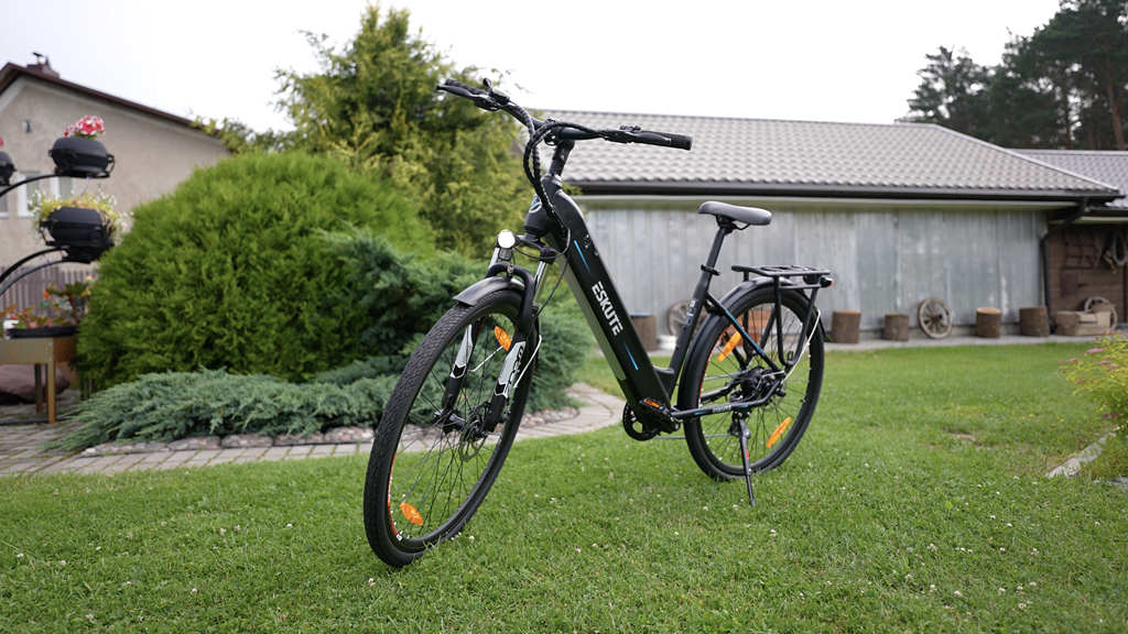 electric-bike-on-the-grasslands-in-the-yard