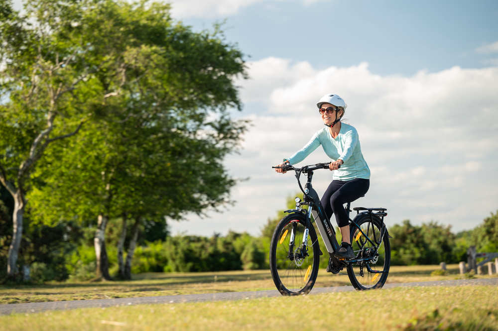 woman with helmet rides polluno e-bike